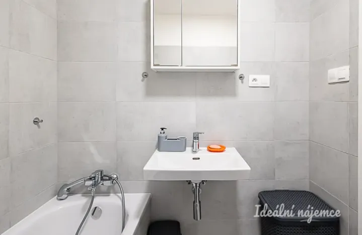 Pronájem bytu 2+kk, Horoměřice, Velvarská, 53 m2