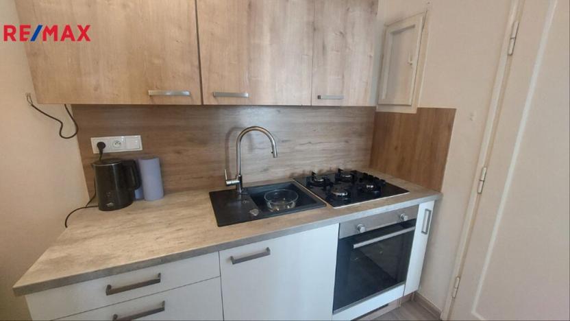Pronájem bytu 2+kk, Praha - Břevnov, Patočkova, 44 m2
