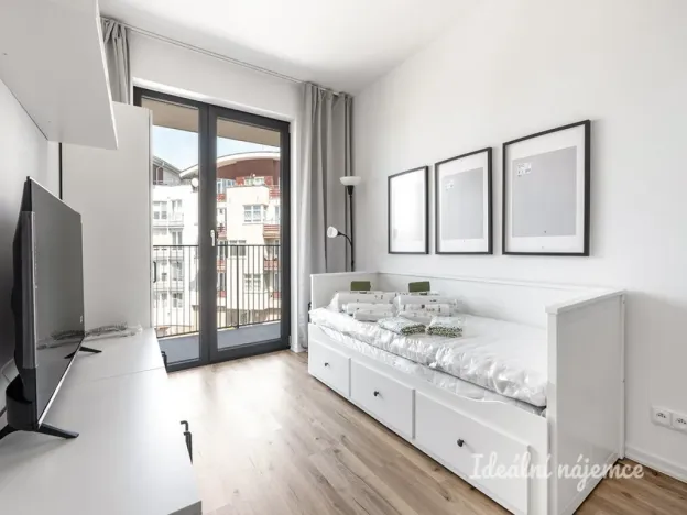 Pronájem bytu 1+kk, Praha - Kyje, Za černým mostem, 27 m2