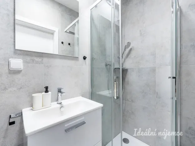 Pronájem bytu 1+kk, Praha - Kyje, Za černým mostem, 27 m2