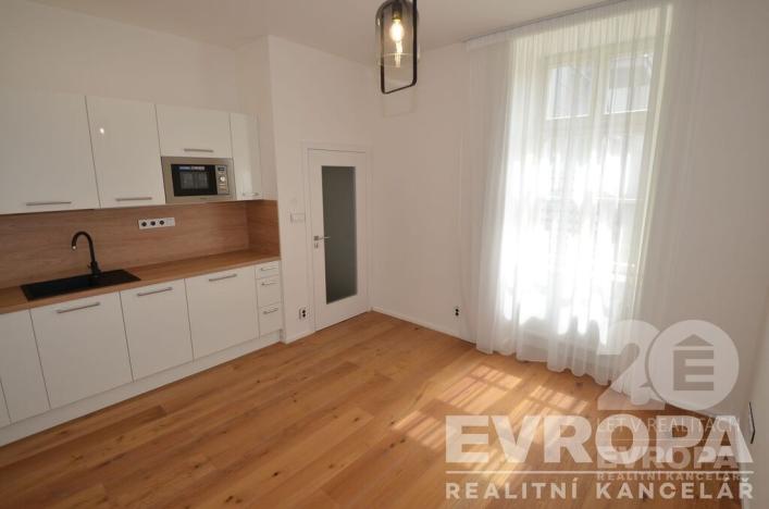 Pronájem bytu 1+kk, Praha - Karlín, Peckova, 30 m2