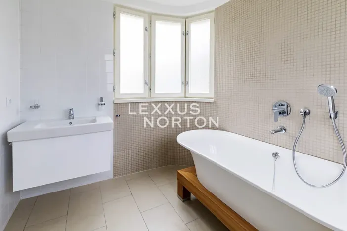 Pronájem rodinného domu, Praha - Smíchov, K vodojemu, 250 m2