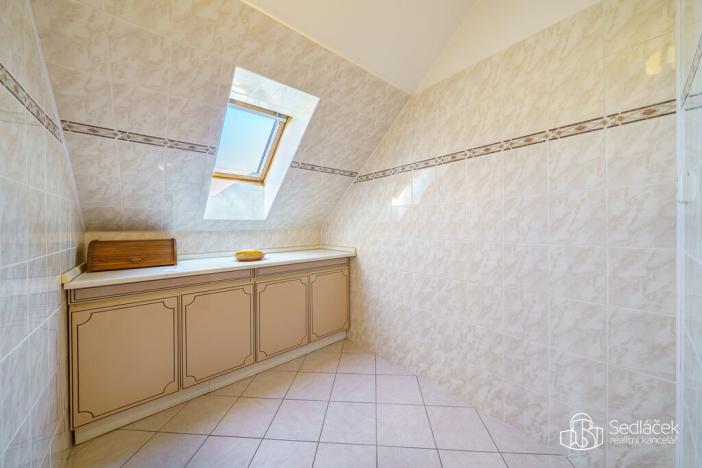 Prodej bytu 3+1, Karlovy Vary - Tašovice, 132 m2