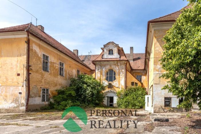 Prodej historického objektu, Libořice, 1000 m2