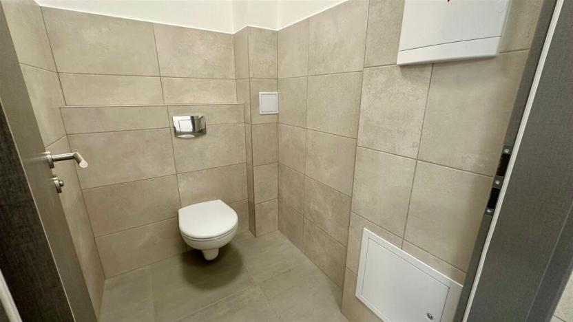 Pronájem obchodního prostoru, Františkovy Lázně, Nádražní, 27 m2