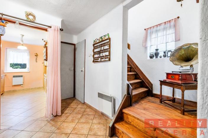 Prodej rodinného domu, Kozárovice, 180 m2