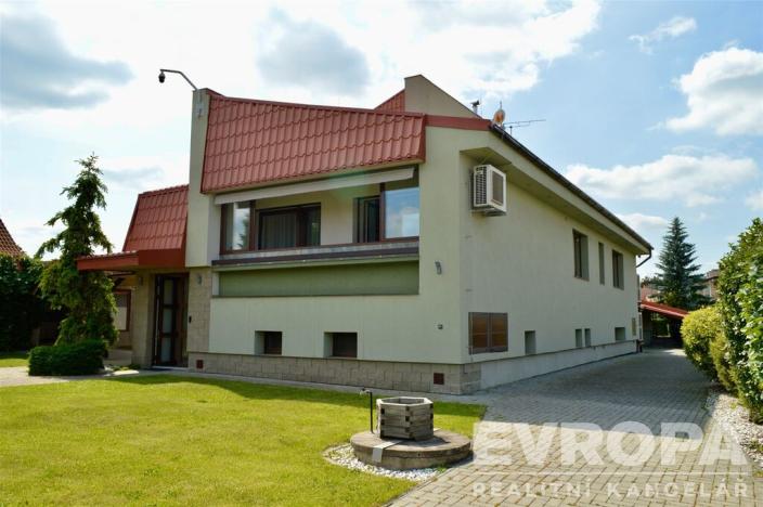 Prodej komerční nemovitosti, Uhlířské Janovice, Kolínská, 495 m2