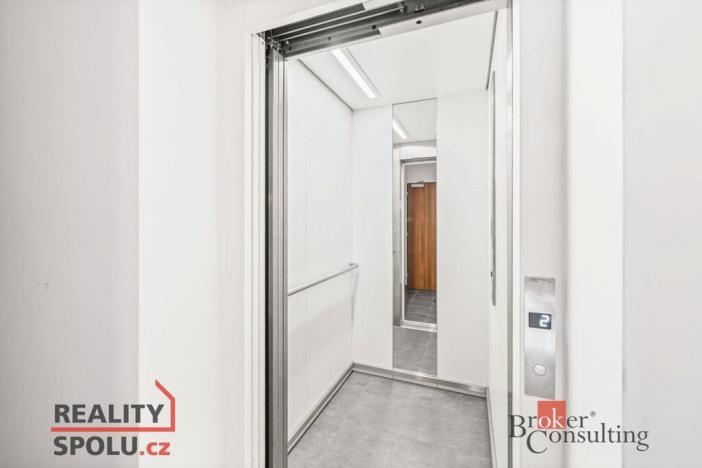 Pronájem kanceláře, Plzeň - Jižní Předměstí, Radobyčická, 236 m2