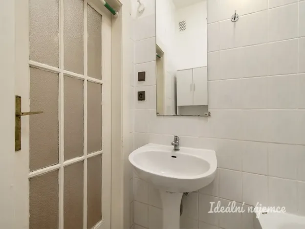 Pronájem bytu 1+kk, Praha - Libeň, Na Rokytce, 29 m2