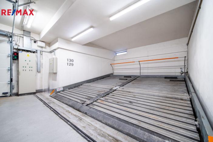 Prodej garážového stání, Praha, Herlíkovická, 14 m2