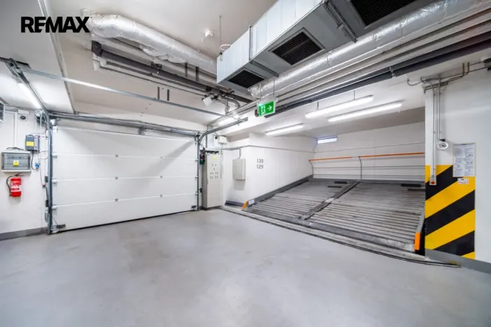 Prodej garážového stání, Praha, Herlíkovická, 14 m2