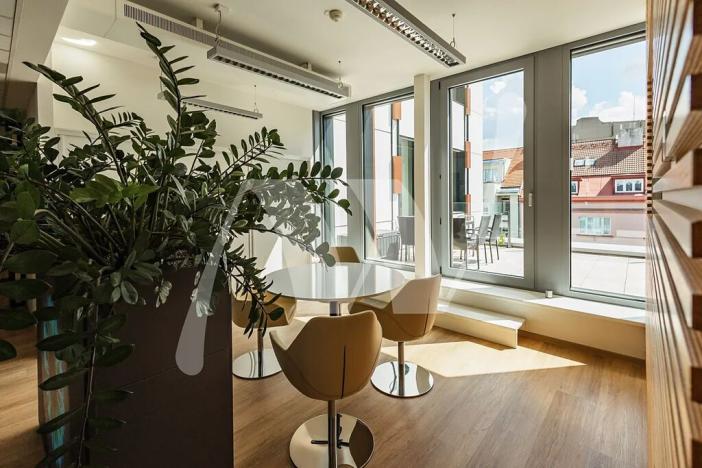 Pronájem kanceláře, Praha - Nusle, Lomnického, 537 m2