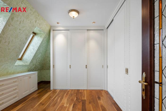 Prodej rodinného domu, Jenišov - Pod Rohem, K Rohu, 435 m2