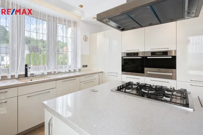 Prodej rodinného domu, Jenišov - Pod Rohem, K Rohu, 435 m2