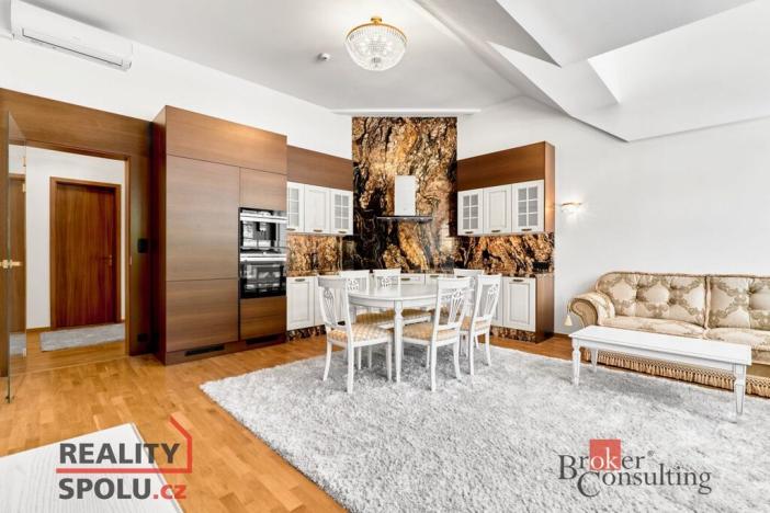 Prodej bytu 3+kk, Karlovy Vary, Divadelní náměstí, 137 m2