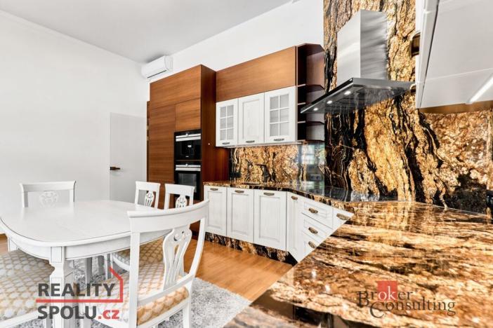 Prodej bytu 3+kk, Karlovy Vary, Divadelní náměstí, 137 m2