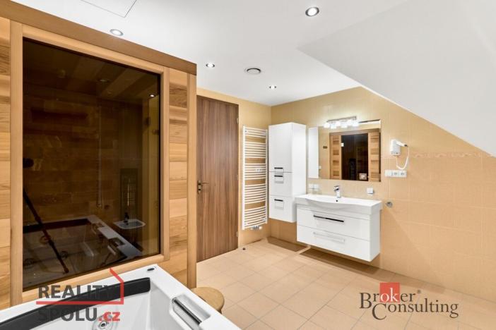 Prodej bytu 3+kk, Karlovy Vary, Divadelní náměstí, 137 m2