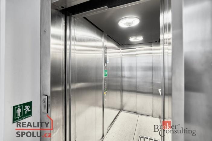 Prodej bytu 3+kk, Karlovy Vary, Divadelní náměstí, 137 m2