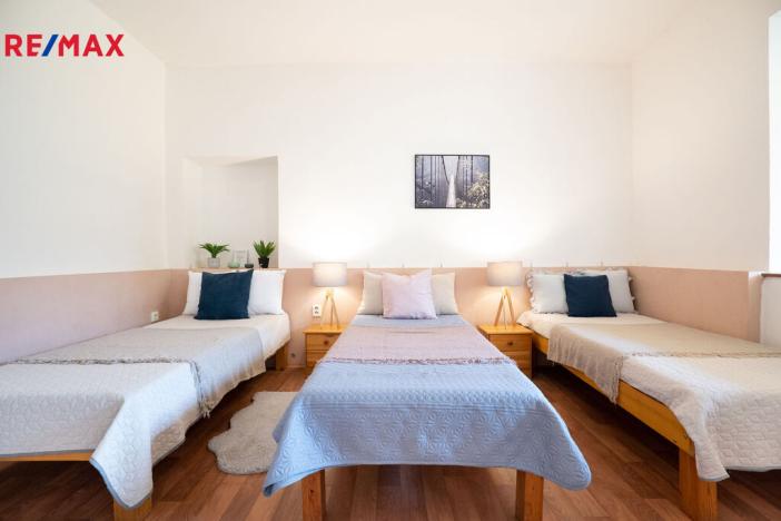 Prodej rodinného domu, Kundratice, 770 m2