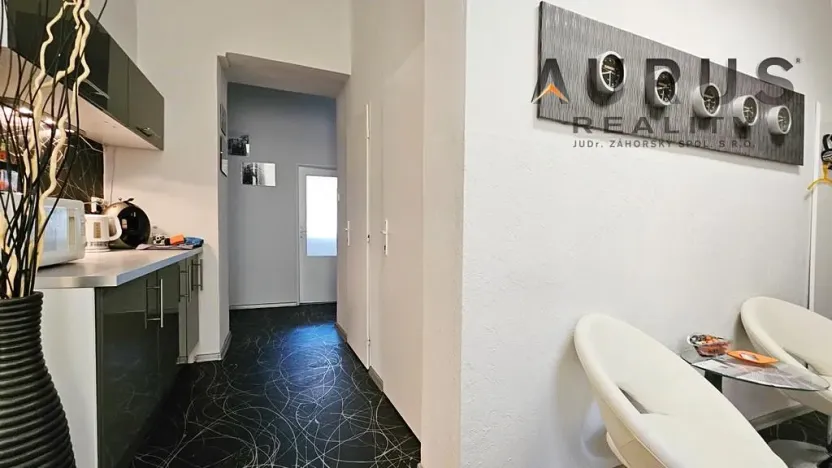Pronájem kanceláře, Praha - Nusle, Nuselská, 12 m2