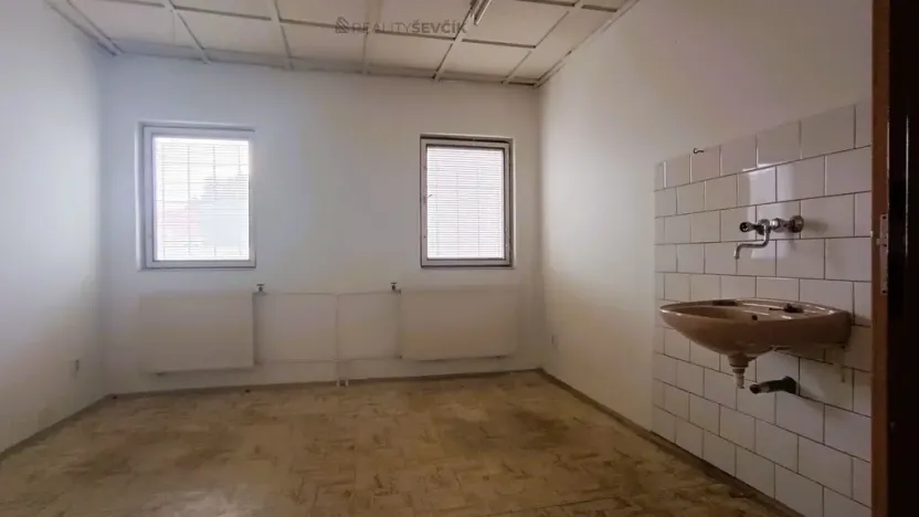 Pronájem obchodního prostoru, České Budějovice - České Budějovice 3, Jeremiášova, 102 m2