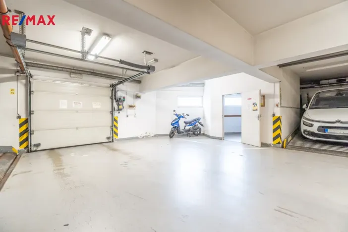 Prodej garážového stání, Praha - Libeň, Kašparovo náměstí, 12 m2