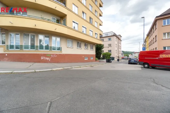 Prodej garážového stání, Praha - Libeň, Kašparovo náměstí, 12 m2