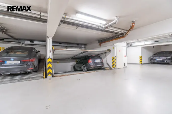 Prodej garážového stání, Praha - Libeň, Kašparovo náměstí, 12 m2