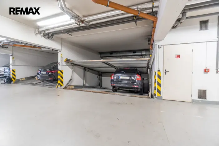 Prodej garážového stání, Praha - Libeň, Kašparovo náměstí, 12 m2