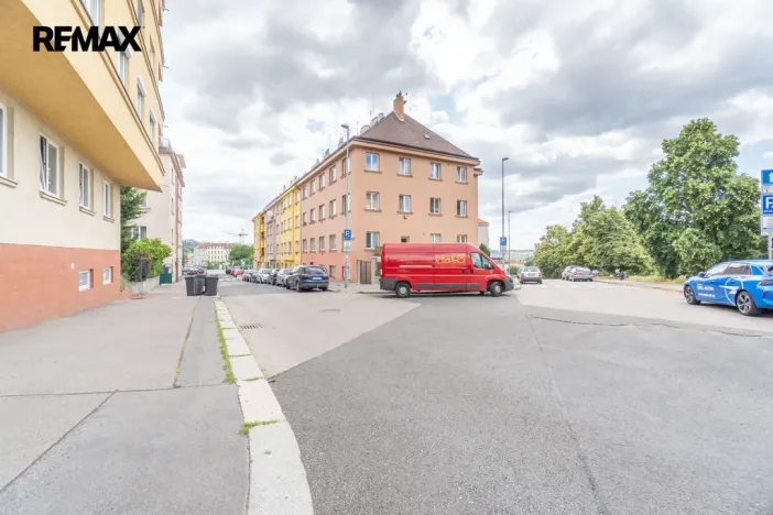 Prodej garážového stání, Praha - Libeň, Kašparovo náměstí, 12 m2