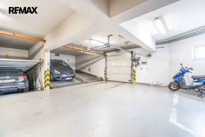 Prodej garážového stání, Praha - Libeň, Kašparovo náměstí, 12 m2