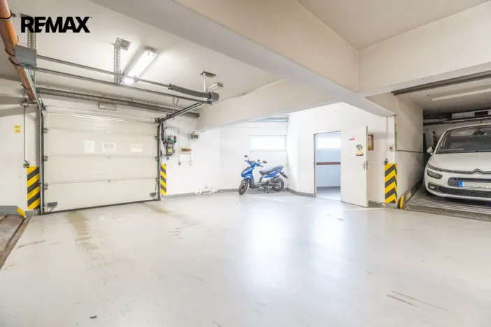 Prodej garážového stání, Praha - Libeň, Kašparovo náměstí, 12 m2