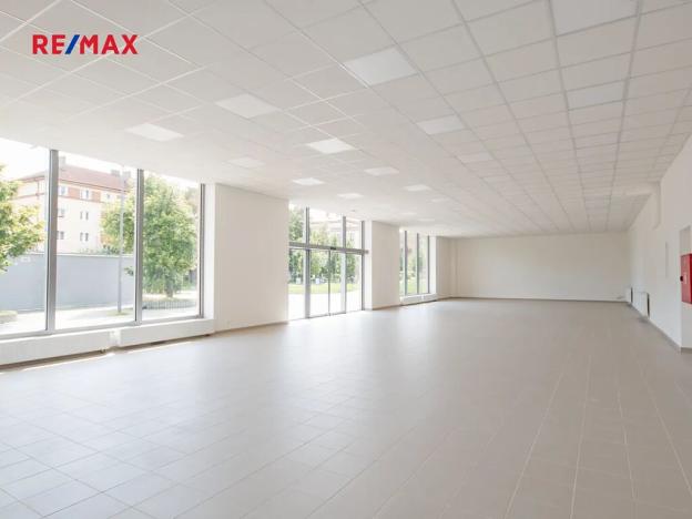 Prodej obchodního prostoru, Kladno, U tržnice, 460 m2