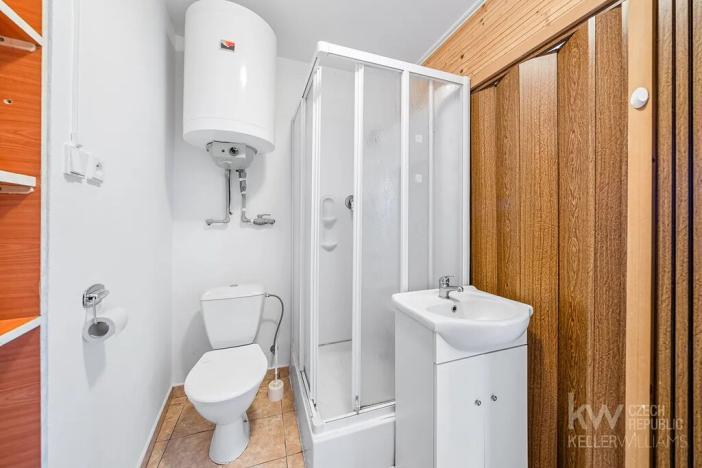 Prodej vícegeneračního domu, Zálezly, 900 m2