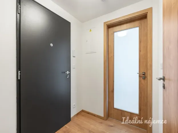 Pronájem bytu 1+kk, Praha - Vysočany, Kolbenova, 33 m2