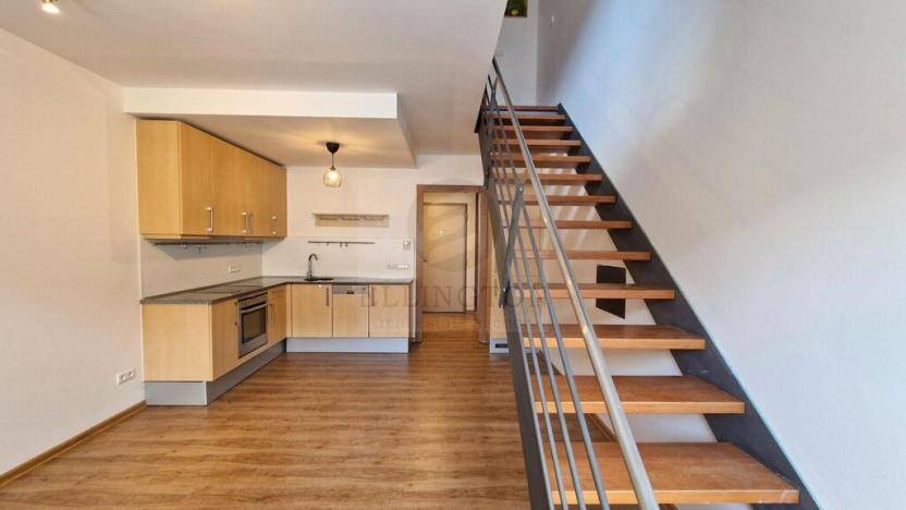 Pronájem bytu 2+kk, Praha - Vysočany, Podnádražní, 52 m2