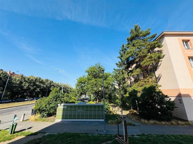 Prodej pozemku, Praha, Černokostelecká, 750 m2