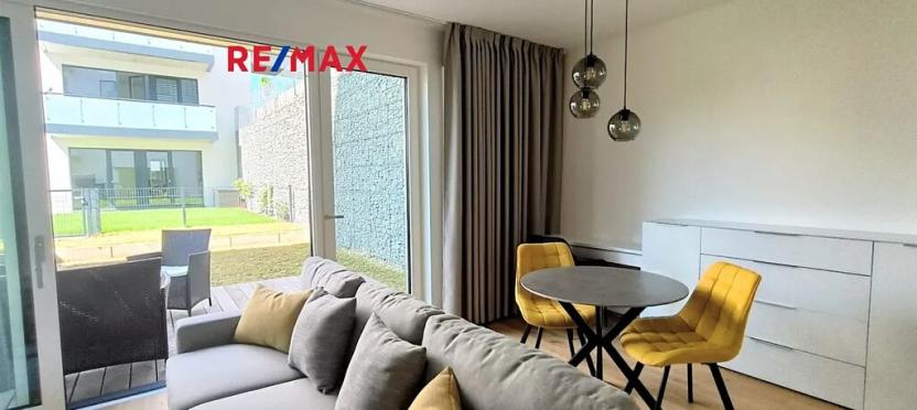 Pronájem bytu 1+kk, Praha - Smíchov, Podbělohorská, 39 m2