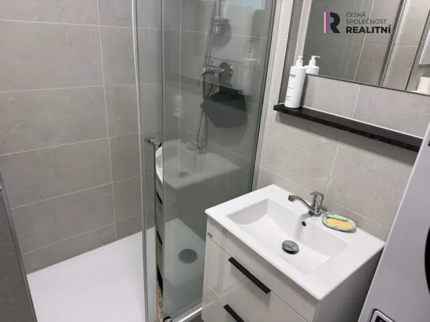 Pronájem bytu 1+1, Karlovy Vary - Bohatice, Kpt. Nálepky, 35 m2