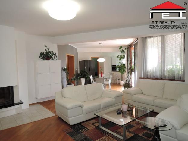 Prodej rodinného domu, Křenice, Silnička, 244 m2