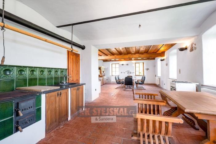 Prodej rodinného domu, Brloh, 430 m2