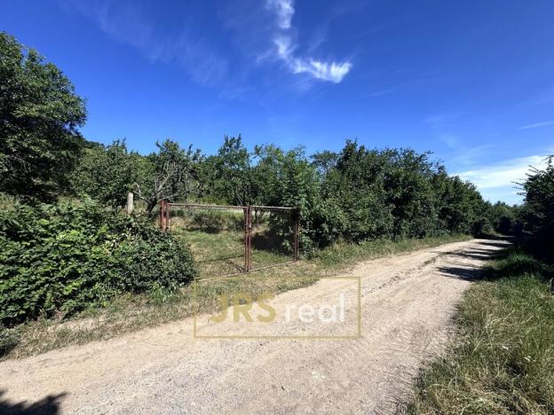 Prodej zahrady, Pouzdřany, 1698 m2