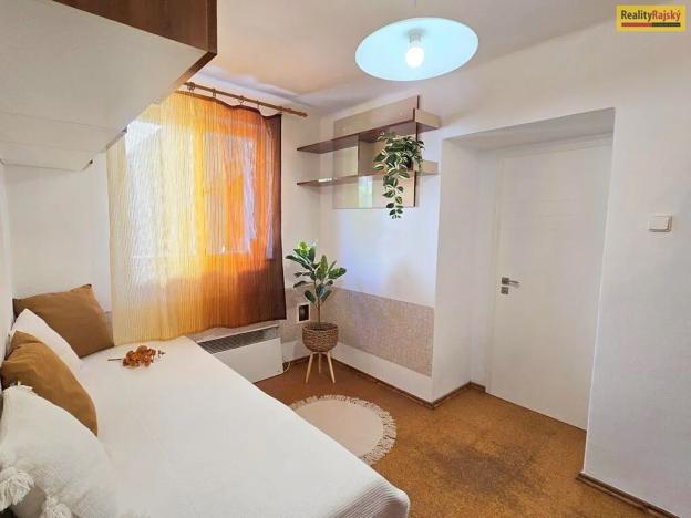 Prodej bytu 3+1, Dobříš, Mírové náměstí, 59 m2