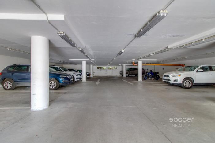 Pronájem garážového stání, Praha - Letňany, Stará náves, 15 m2