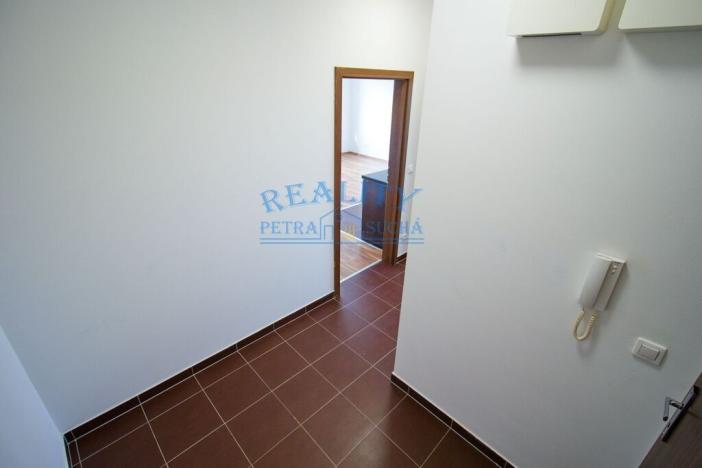 Prodej bytu 2+kk, Praha - Kyje, Farkašova, 40 m2