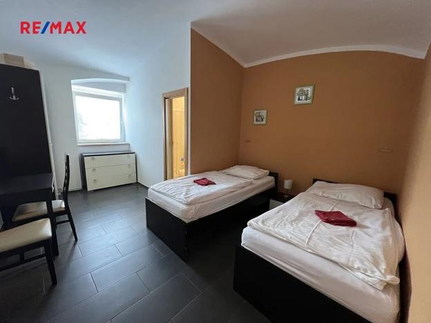 Prodej ubytování, Lázně Bohdaneč, Langrova, 225 m2