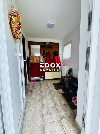 Prodej rodinného domu, Chrást, 280 m2