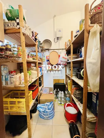 Prodej rodinného domu, Chrást, 280 m2