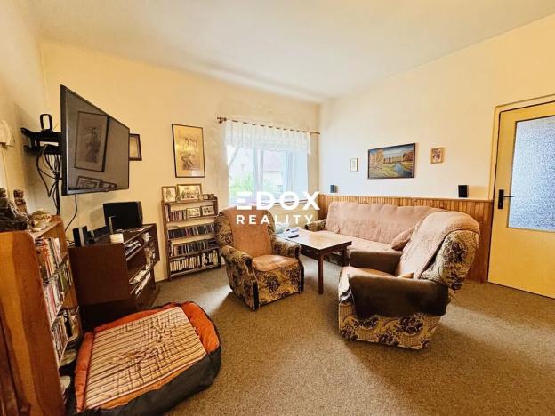 Prodej rodinného domu, Chrást, 280 m2