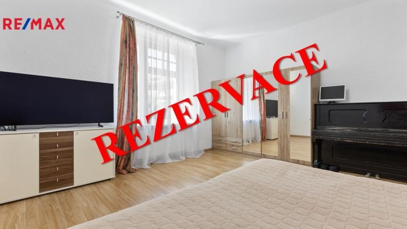 Prodej bytu 3+1, Karlovy Vary - Drahovice, nám. V. Řezáče, 80 m2